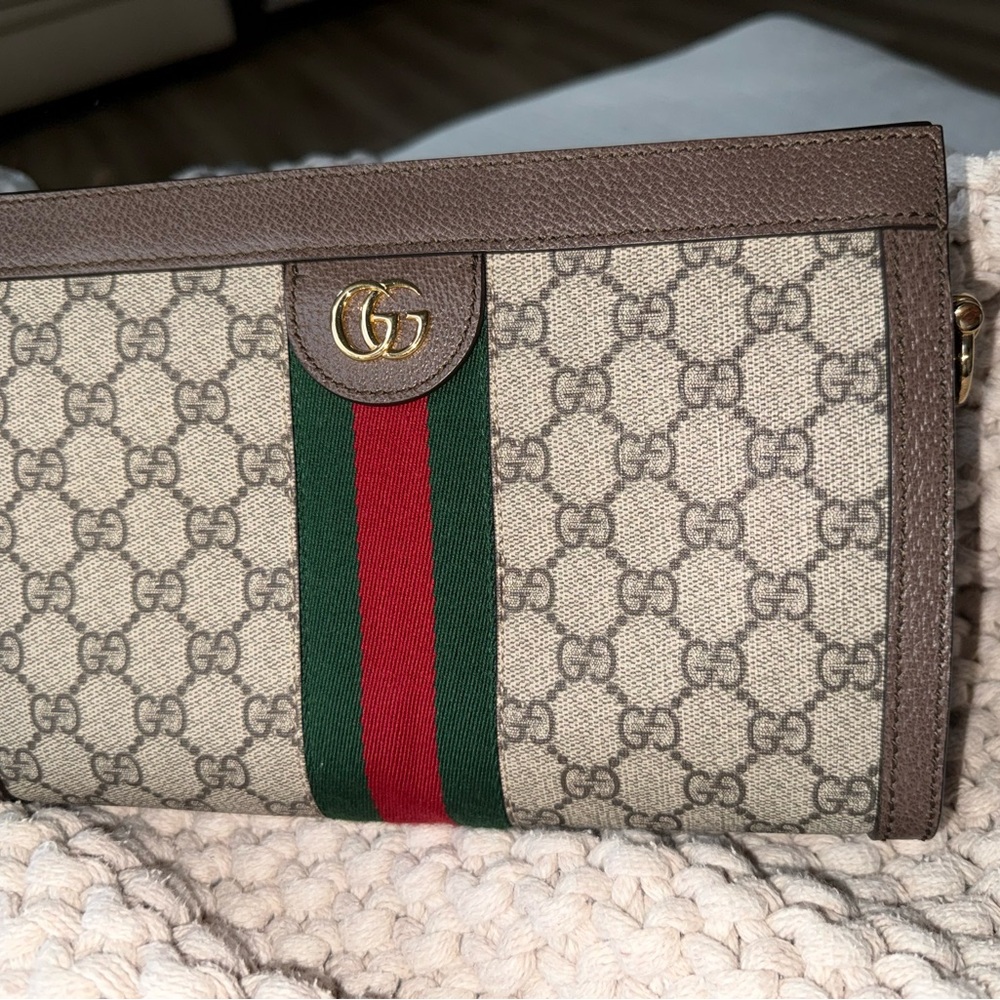 Authentic Gucci Beige GG Monogram Crossbody with Green and Red Web Stripe - Picture 5 of 10